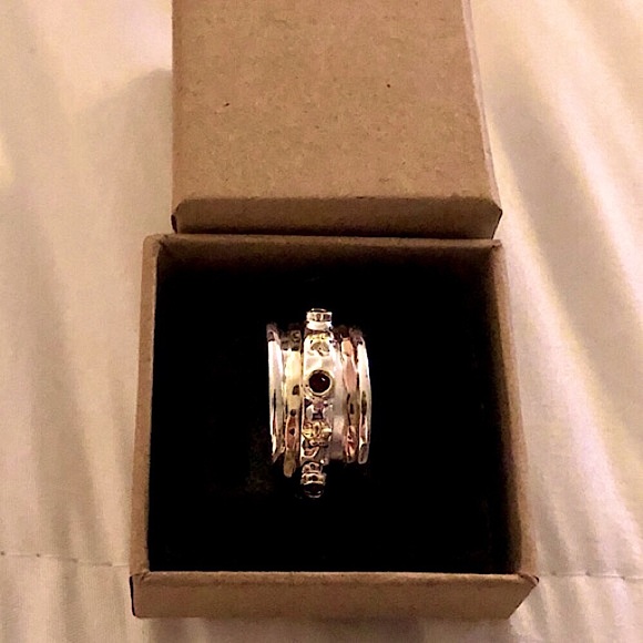 NWT Garnet/Tri-Tone Raised Daisies Spinner Ring, Sz. 8 - Picture 10 of 10